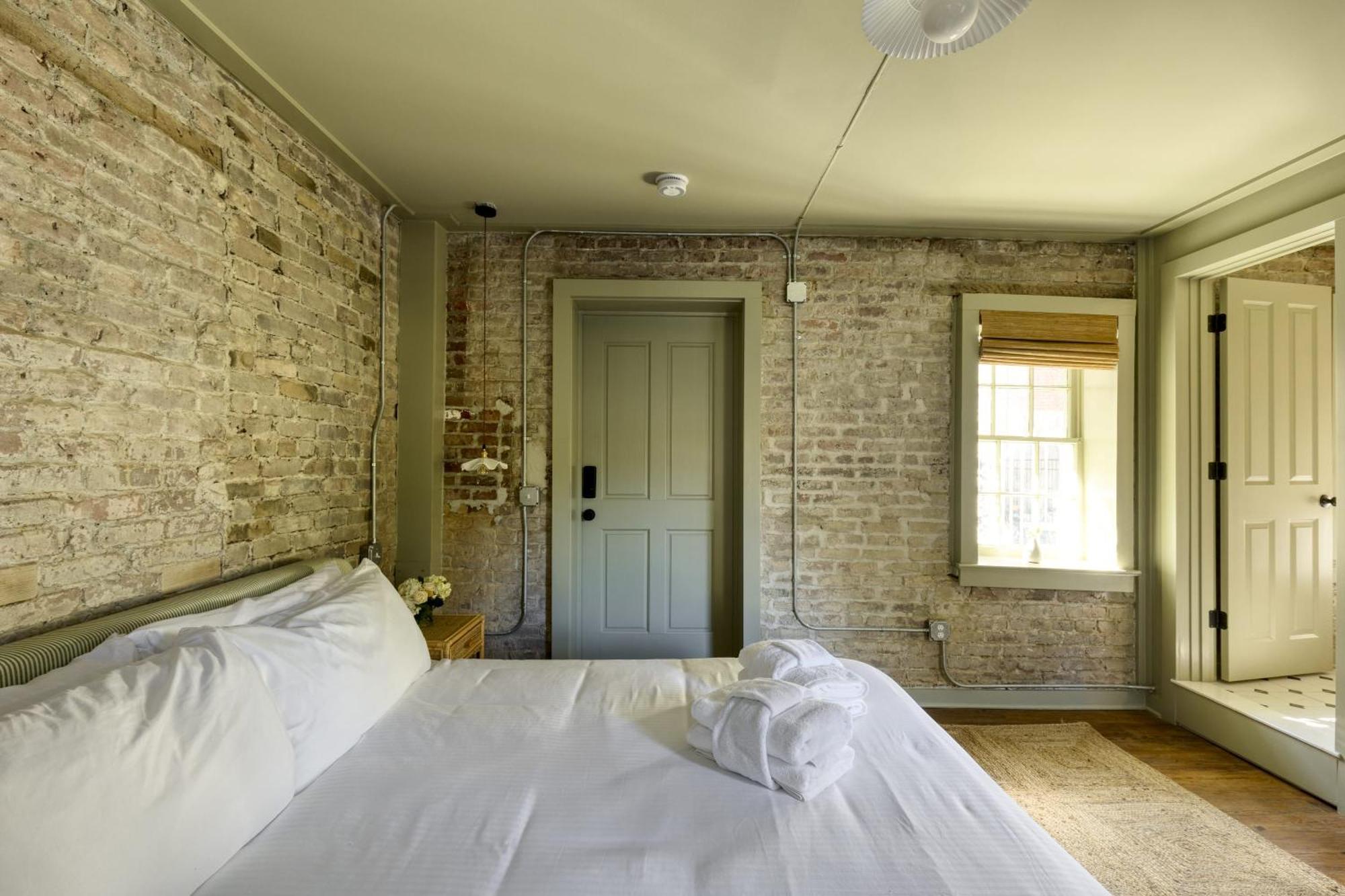 Historic B&B King Suite- Walk To King Charleston Exterior photo
