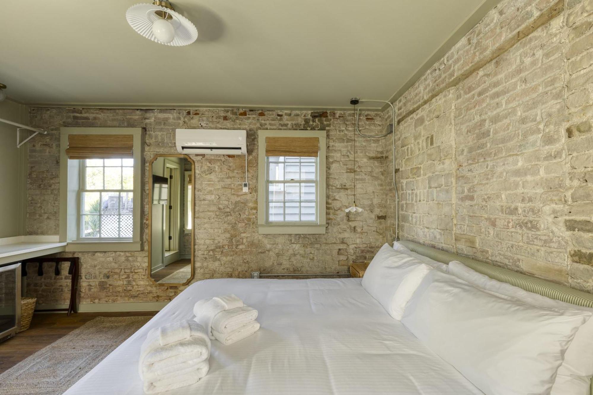 Historic B&B King Suite- Walk To King Charleston Exterior photo